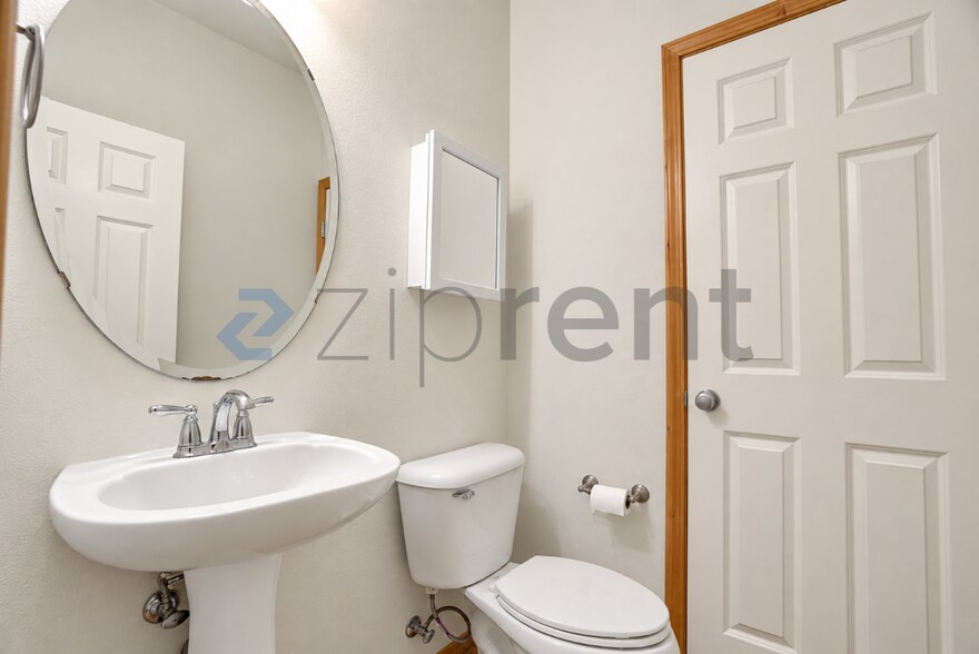 Building Photo - Unit N/A