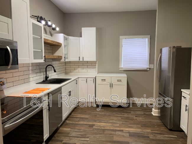 Building Photo - 234 N Addison St