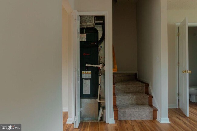 Building Photo - 9836 Plaza View Way