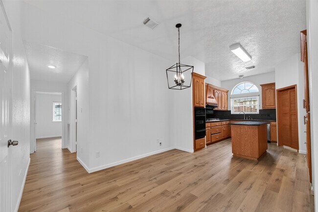 Building Photo - 7403 Oak Walk Dr