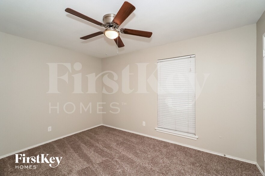 Building Photo - 6104 Skylark Ln