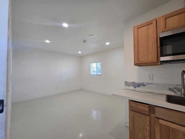 Building Photo - 3 Bed Home + Studio with Large Yard & Ample Parking Near Downtown Vista