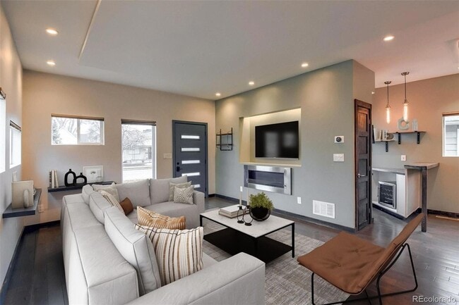 Building Photo - 2798 S Lincoln St