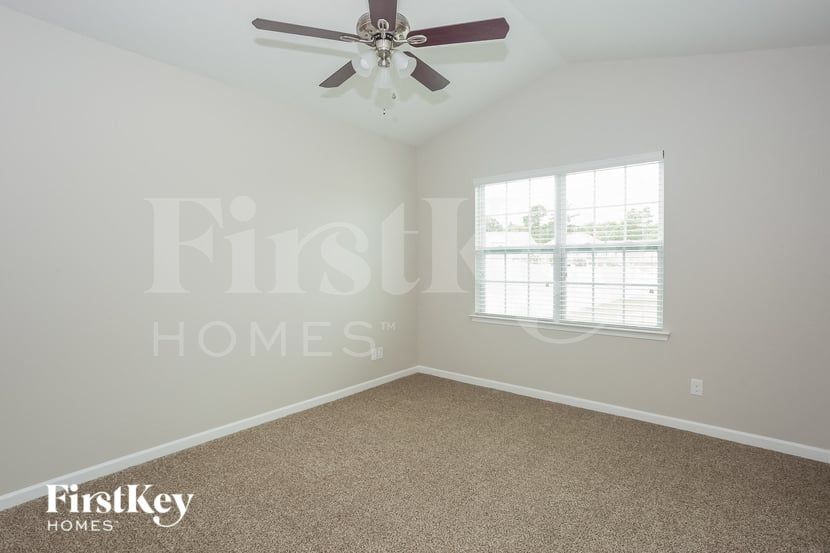 Building Photo - 133 Kingsway Dr