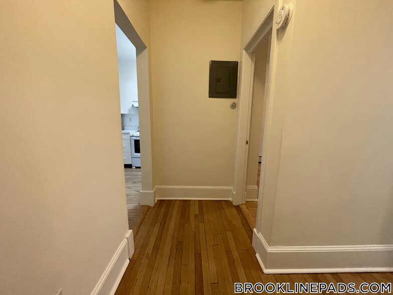 Building Photo - 1539 Beacon St