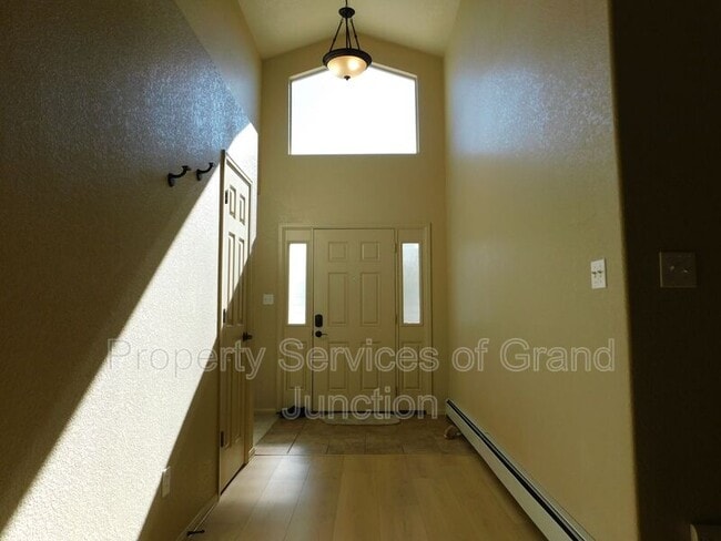 Building Photo - 1213 E Carolina Ave