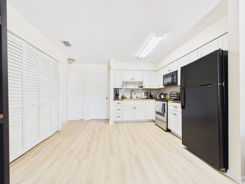 Kitchen/Dining - 1411 E 109th Ave