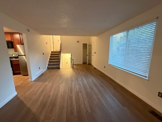 Building Photo - NEW LOW PRICE Spacious 3 Bed + Office, 2 Bath Single Family Home with a 2 Car Garage!