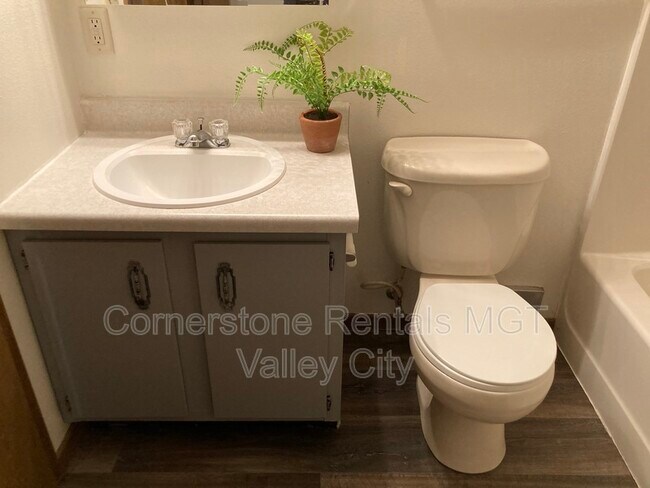 Building Photo - 804 11th St NW