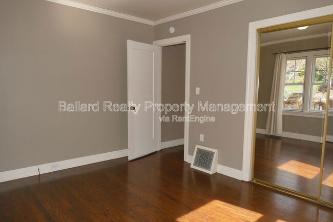Building Photo - 3246 Conkling Pl W