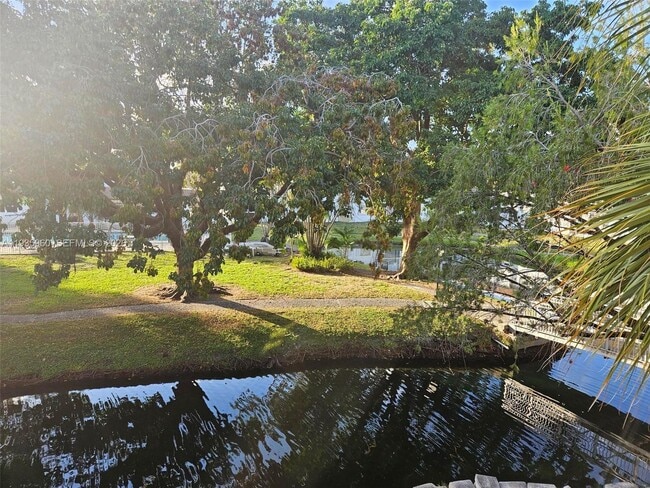 Building Photo - 5140 SW 40th Ave