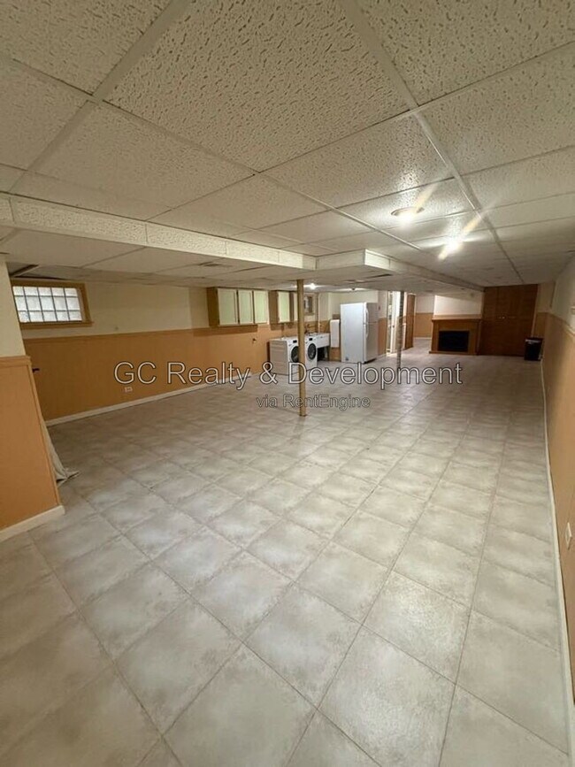 Building Photo - 5738 S Central Ave
