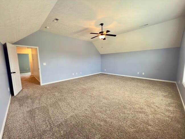 Building Photo - 532 Larkspur Dr
