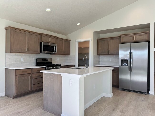 Building Photo - 7565 E Edison St