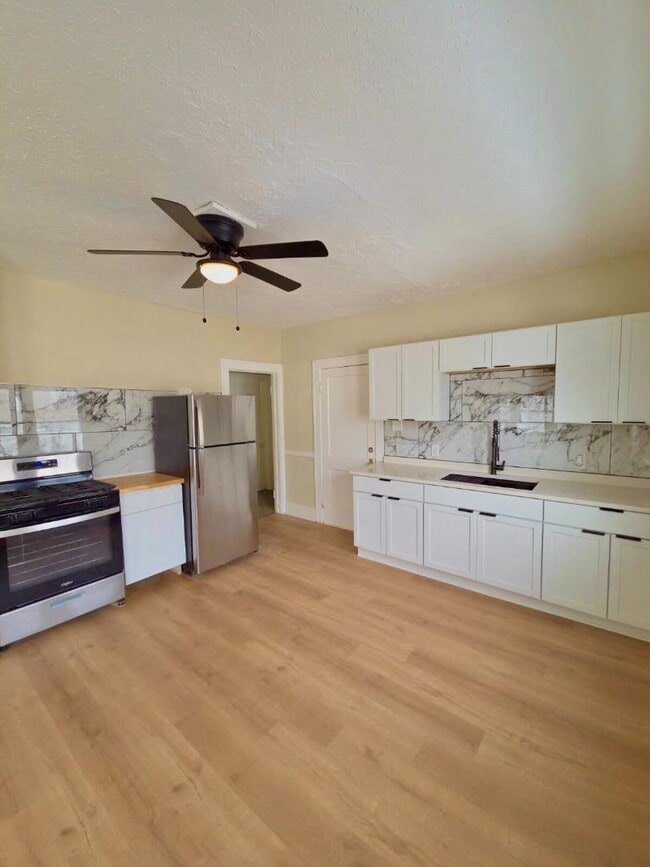 Building Photo - 4014 Cypress Ave