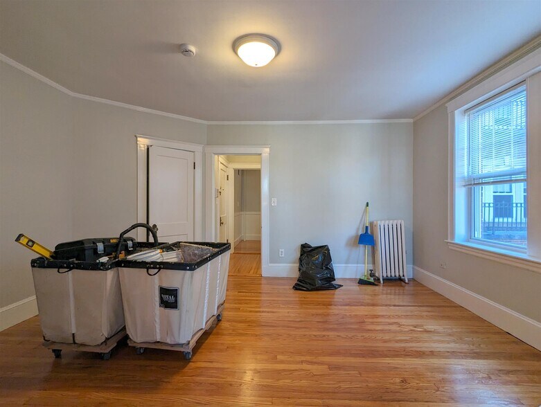 Building Photo - 153 Summer St