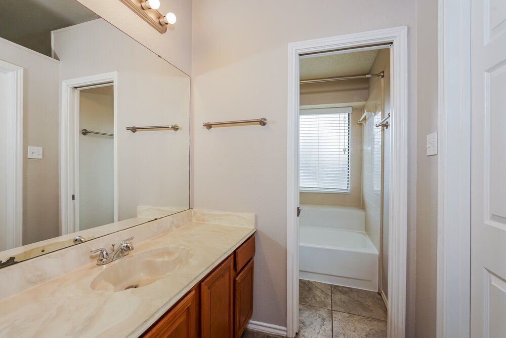 Building Photo - 1505 Glenwillow Dr
