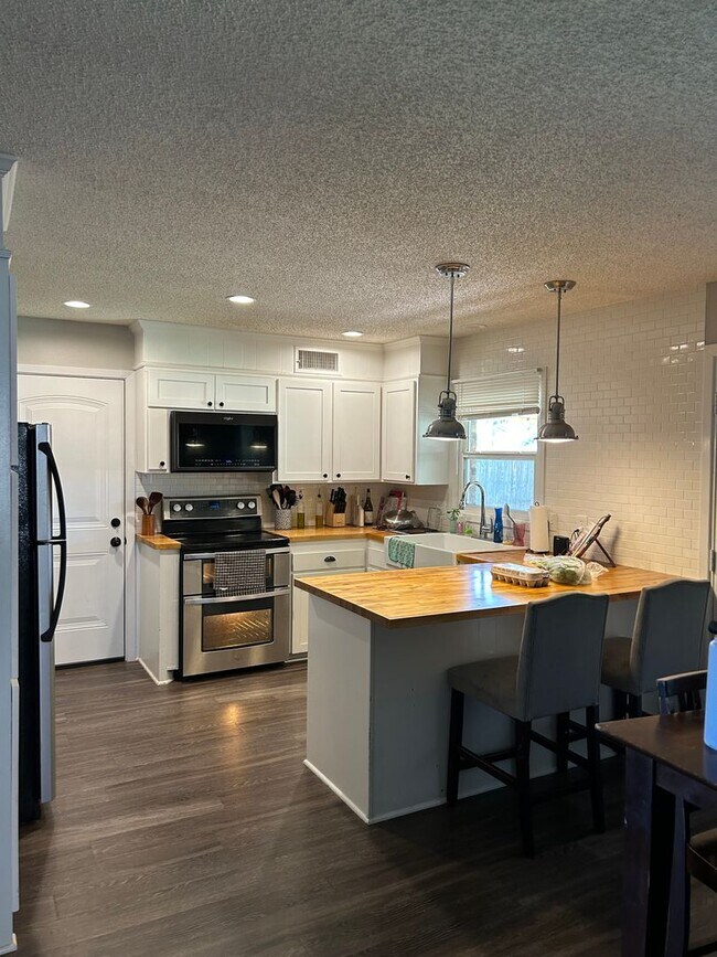 Building Photo - PRE LEASE NOW FOR August 1st!