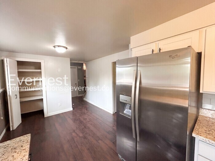 Building Photo - 5550 Lantana Cir