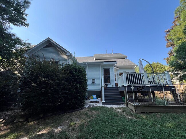 Building Photo - Gorgeous Custom Built 4BD, 3BA Holly Springs Home with Home Gym Setup and Fenced In Yard