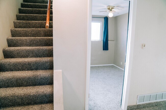 Building Photo - SMALL DOG FRIENDLY!!!  Meadow Street House