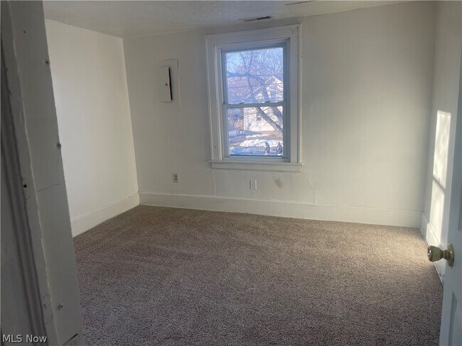 Building Photo - 958 E Wilbeth Rd