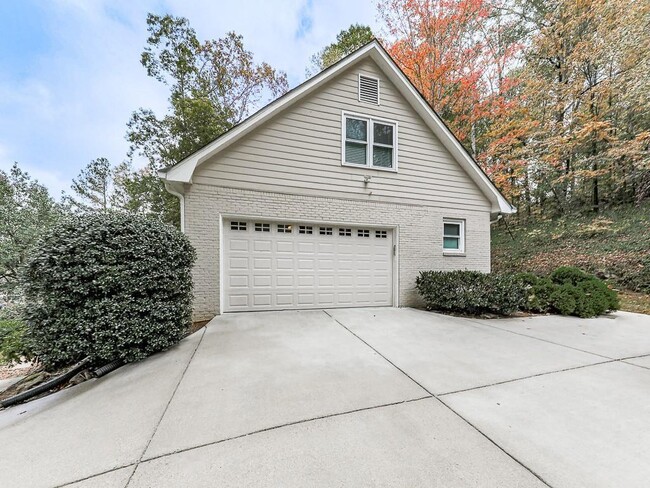 Building Photo - 63 Geraldine Dr SE