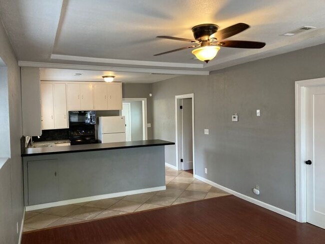 Building Photo - Adorable 2 Bedroom 1 Bath Cozy Modesto Home