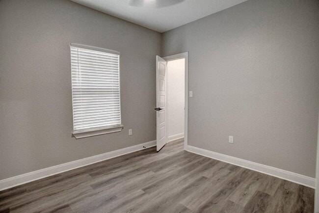 Building Photo - 121 S Kanaio Dr