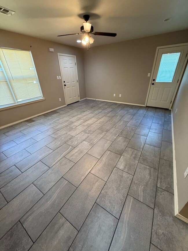 Building Photo - 2 Bed 1 Bath House, Total Electric, Yard Care Included.