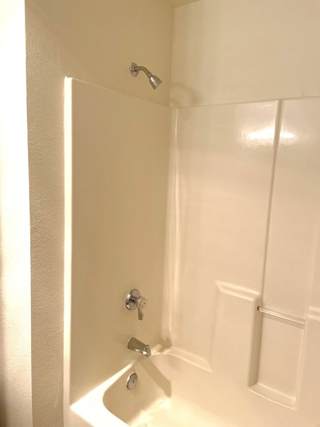 Building Photo - Rent Special: 1/2 Off May's Rent!!1 Bedroom 1 Bath Apartment - Second Floor!