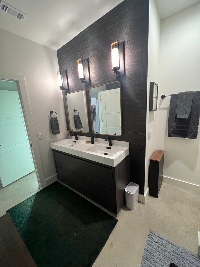 Building Photo - 3003 Birdwood Cir