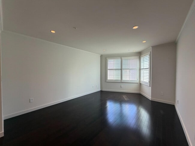 Building Photo - Luxury Pacific Heights 3BD/2.5BA with Private Rooftop Deck