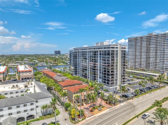 Building Photo - 2065 S Ocean Dr
