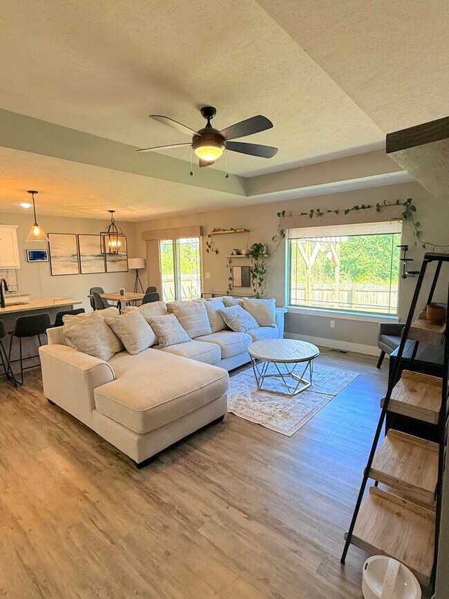 Building Photo - 604 N Eagle Park Dr