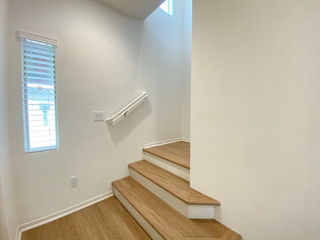 Building Photo - 3 bed, 3.5bath wihtin The Pacific Ridge Community in Oceanside