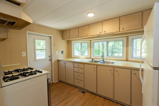 Building Photo - 2 Bed, 1 Bath, Manufactured Home in Harper...