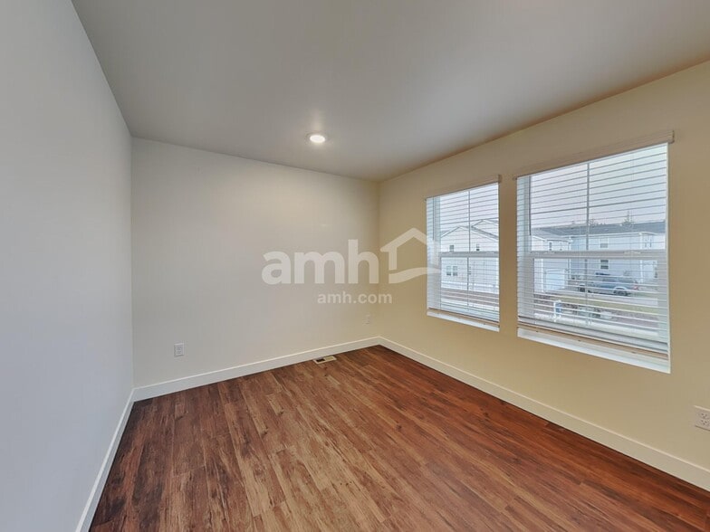 Building Photo - 8624 47th Pl NE