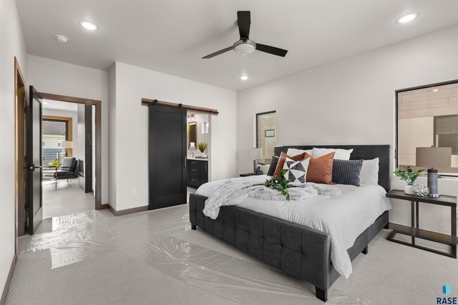 Building Photo - 2807 S Terry Ave