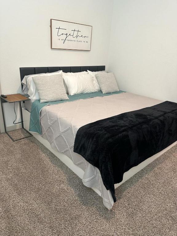 Building Photo - 12810 Heddington Grv Ln