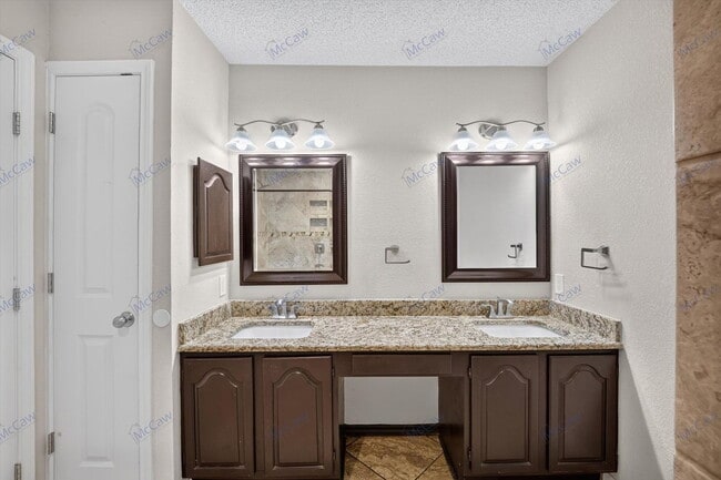 Building Photo - 2607 Parkview Dr