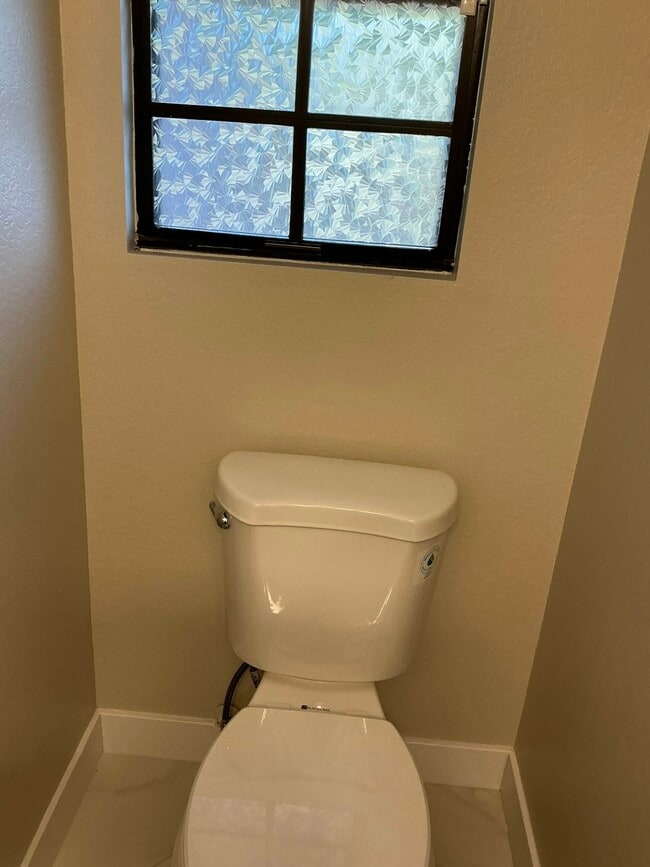 Building Photo - 852 N Monterey St