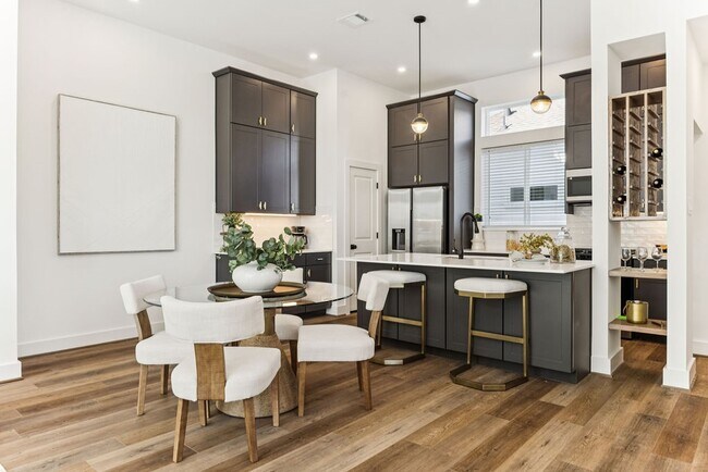 Building Photo - 2125 Hoskins Dr