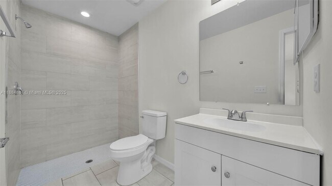 Building Photo - 326 SE 16th Pl