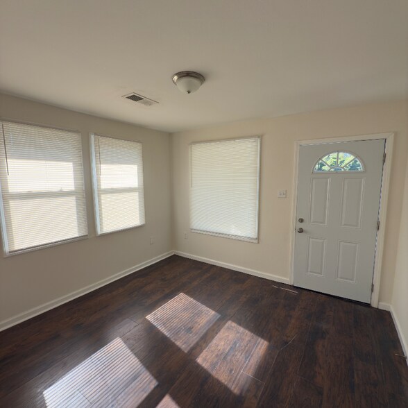 Primary Photo - 1624 Farragut St