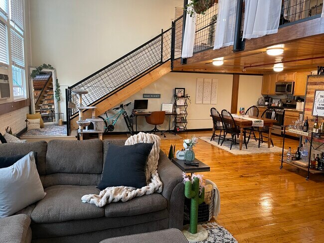 Building Photo - 691 Trump St