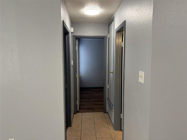 Building Photo - 8710 Piney Point Dr