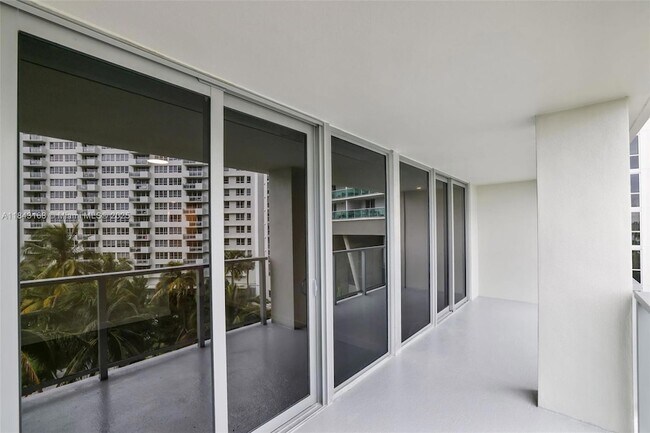 Building Photo - 1500 Bay Rd