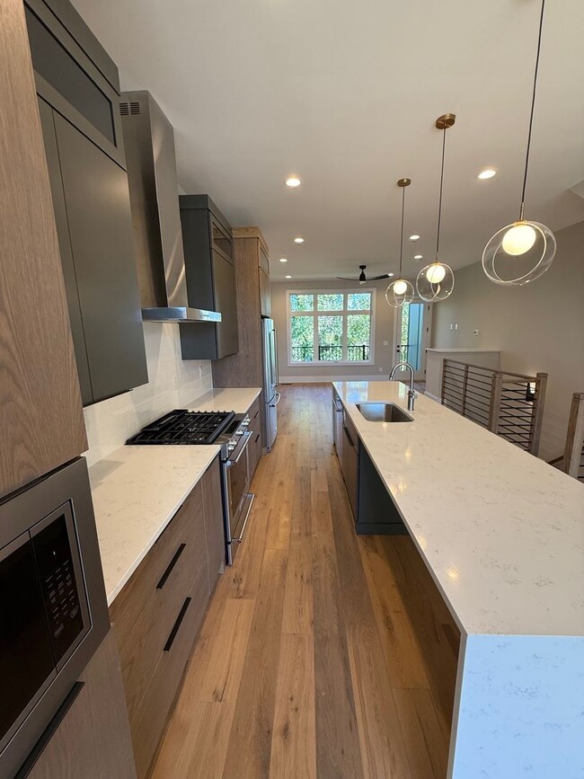 Building Photo - LUXURY Rooftop Terrace Townhome Uptown CLT **ONE MONTH FREE WITH A 13 MONTH LEASE**