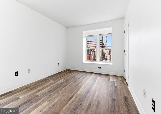 Building Photo - 576 Washington St